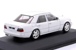 Mercedes-Benz E60 AMG (W124) Baujahr 1994 weiß 1:43 Solido