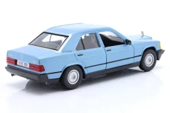 Mercedes-Benz 190E 2.6 Baujahr 1987 diamantblau 1:24 Bburago