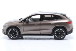 Mercedes-Benz EQE SUV (X294) Baujahr 2023 samtbraun metallic 1:18 NZG