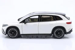 Mercedes-Benz EQS SUV (X296) Baujahr 2022 diamantweiß 1:18 NZG