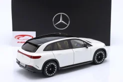 Mercedes-Benz EQS SUV (X296) Baujahr 2022 diamantweiß 1:18 NZG