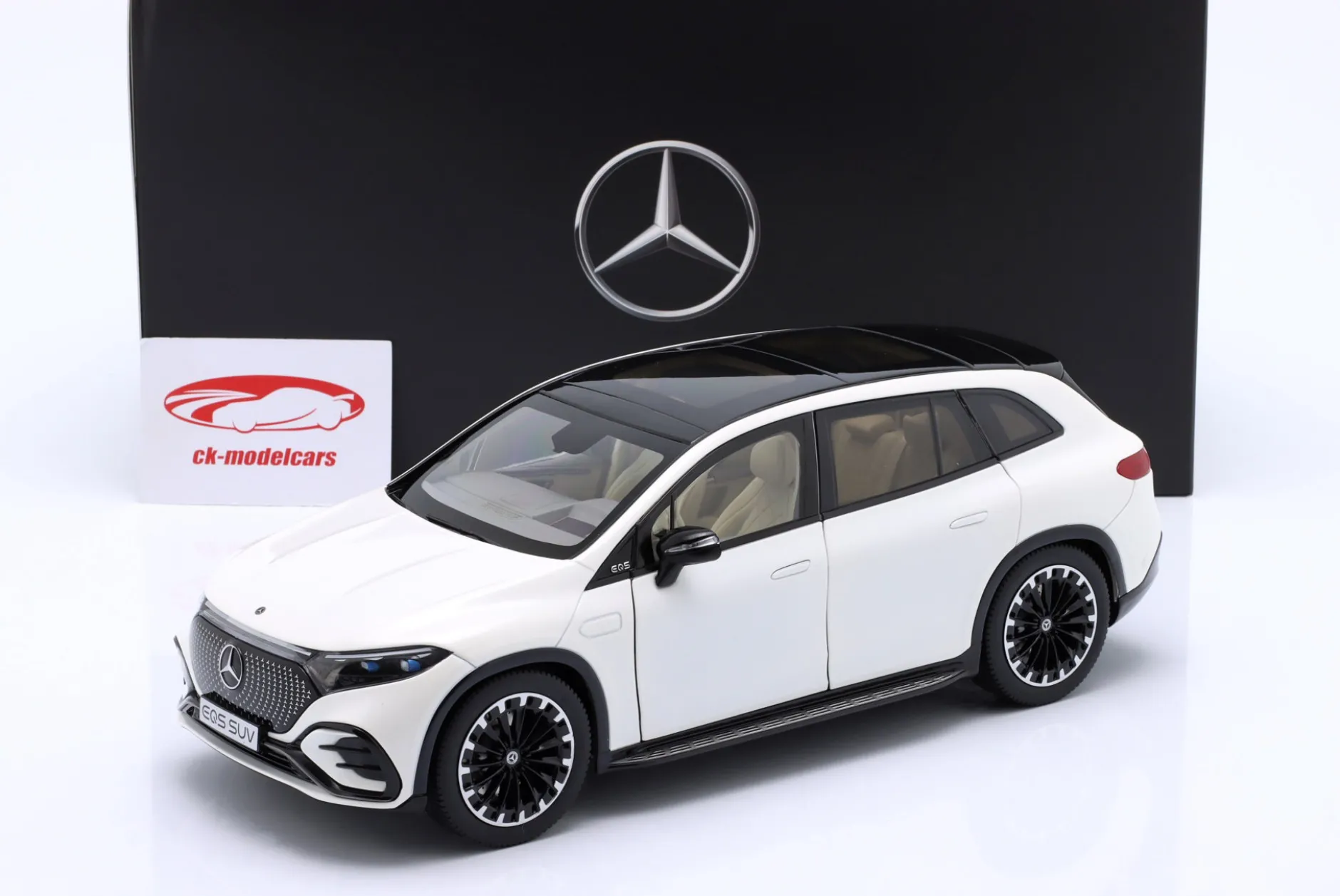 Mercedes-Benz EQS SUV (X296) Baujahr 2022 diamantweiß 1:18 NZG