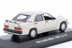 Mercedes-Benz 190E 2.3-16 (W201) Baujahr 1984 gold metallic 1:43 Minichamps