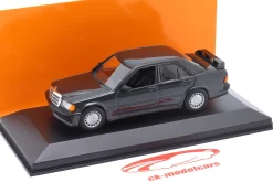 Mercedes-Benz 190E 2.3-16 (W201) Baujahr 1984 schwarz metallic 1:43 Minichamps