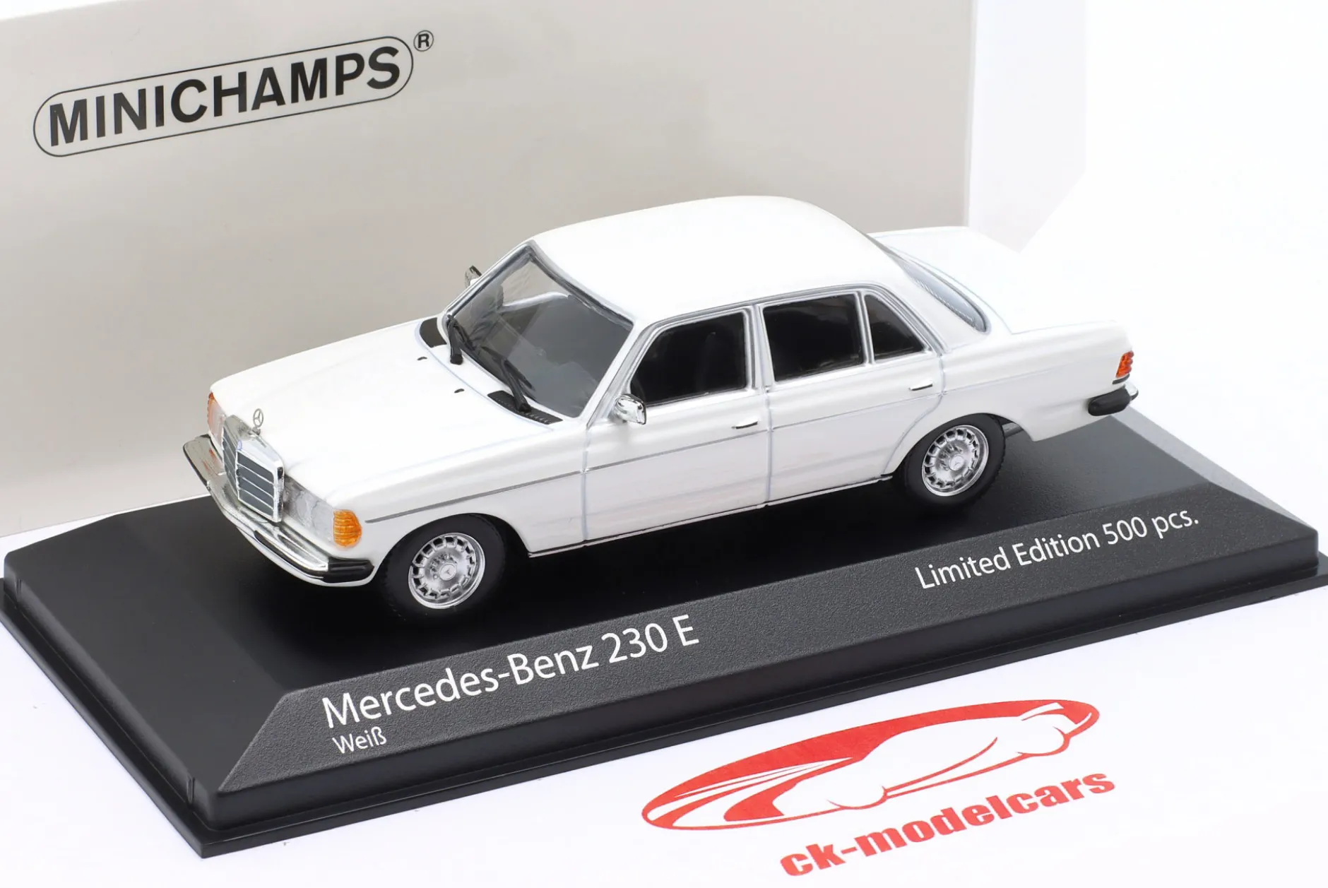 Mercedes-Benz 230E (W123) Baujahr 1982 weiß 1:43 Minichamps