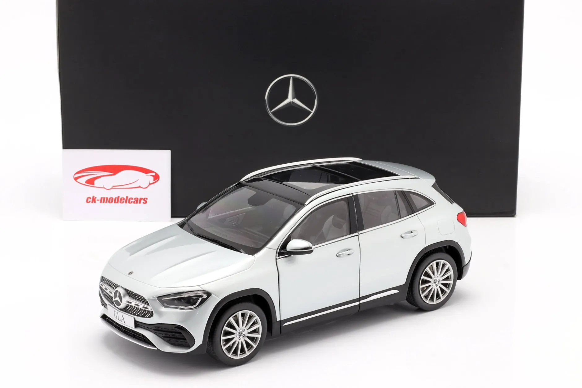 Mercedes-Benz GLA-Klasse (H247) Baujahr 2020 iridiumsilber 1:18 Z-Models