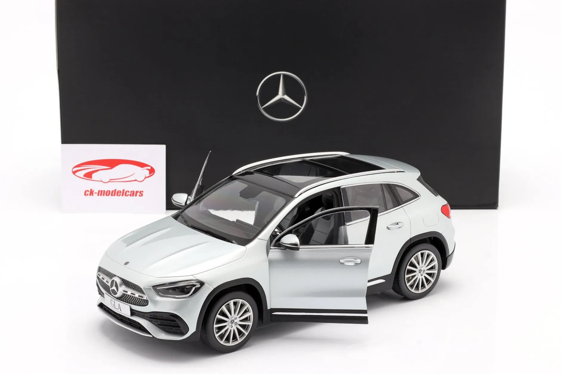 Mercedes-Benz GLA-Klasse (H247) Baujahr 2020 iridiumsilber 1:18 Z-Models