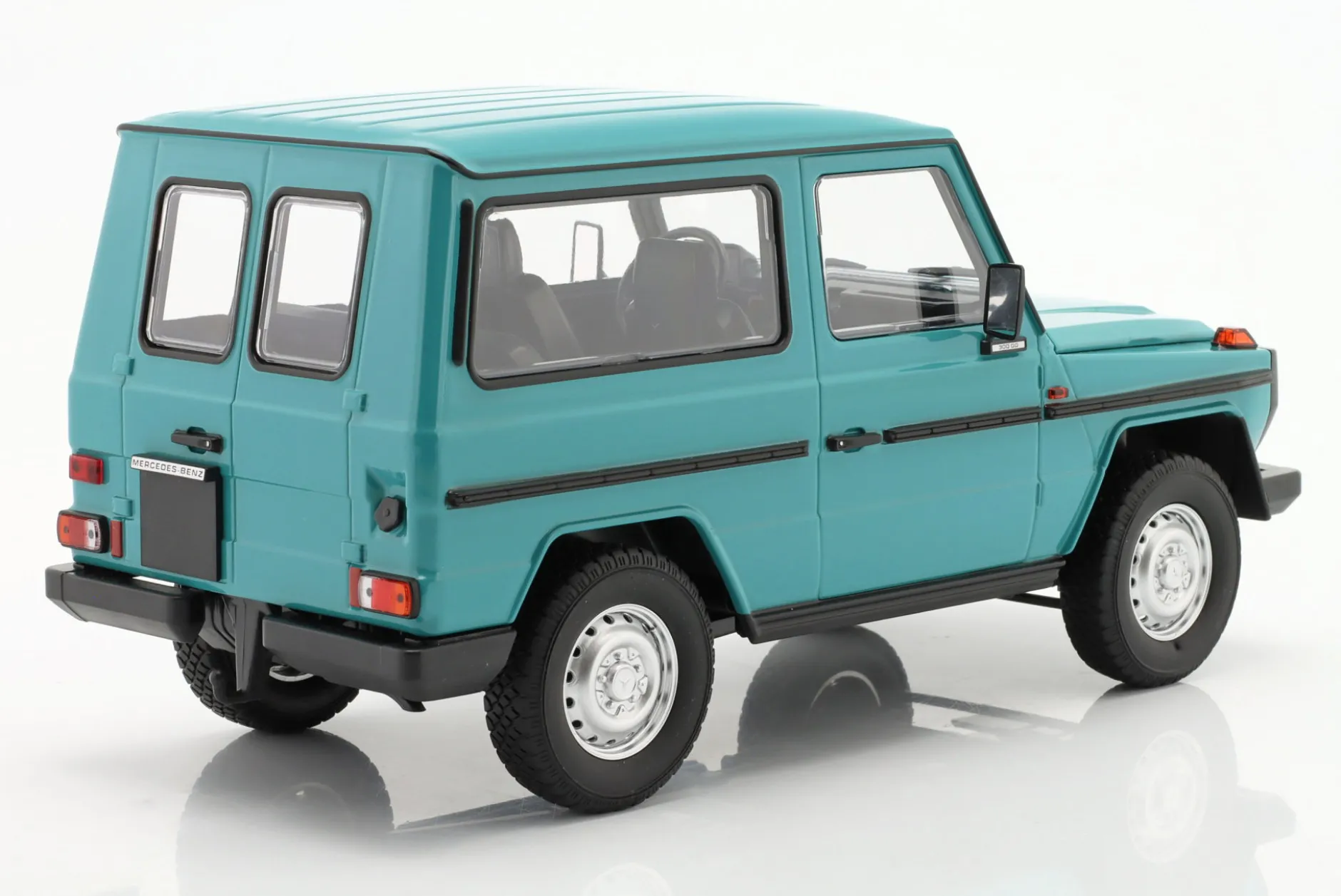 Mercedes-Benz G-Modell kurz (W460) Baujahr 1980 türkis 1:18 Minichamps