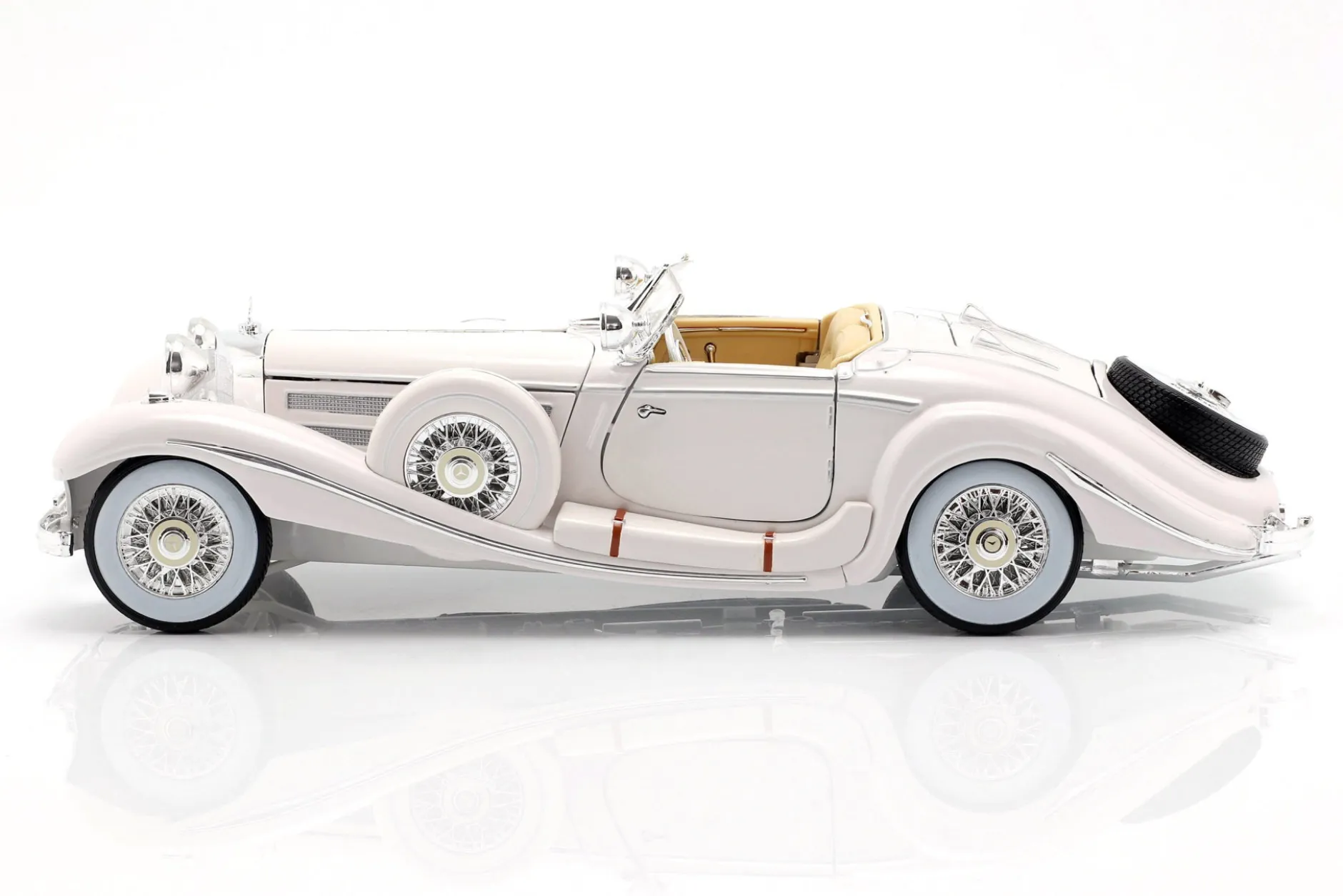 Mercedes Benz 500 K Specialroadster Bj. 1936 weiß 1:18 Maisto