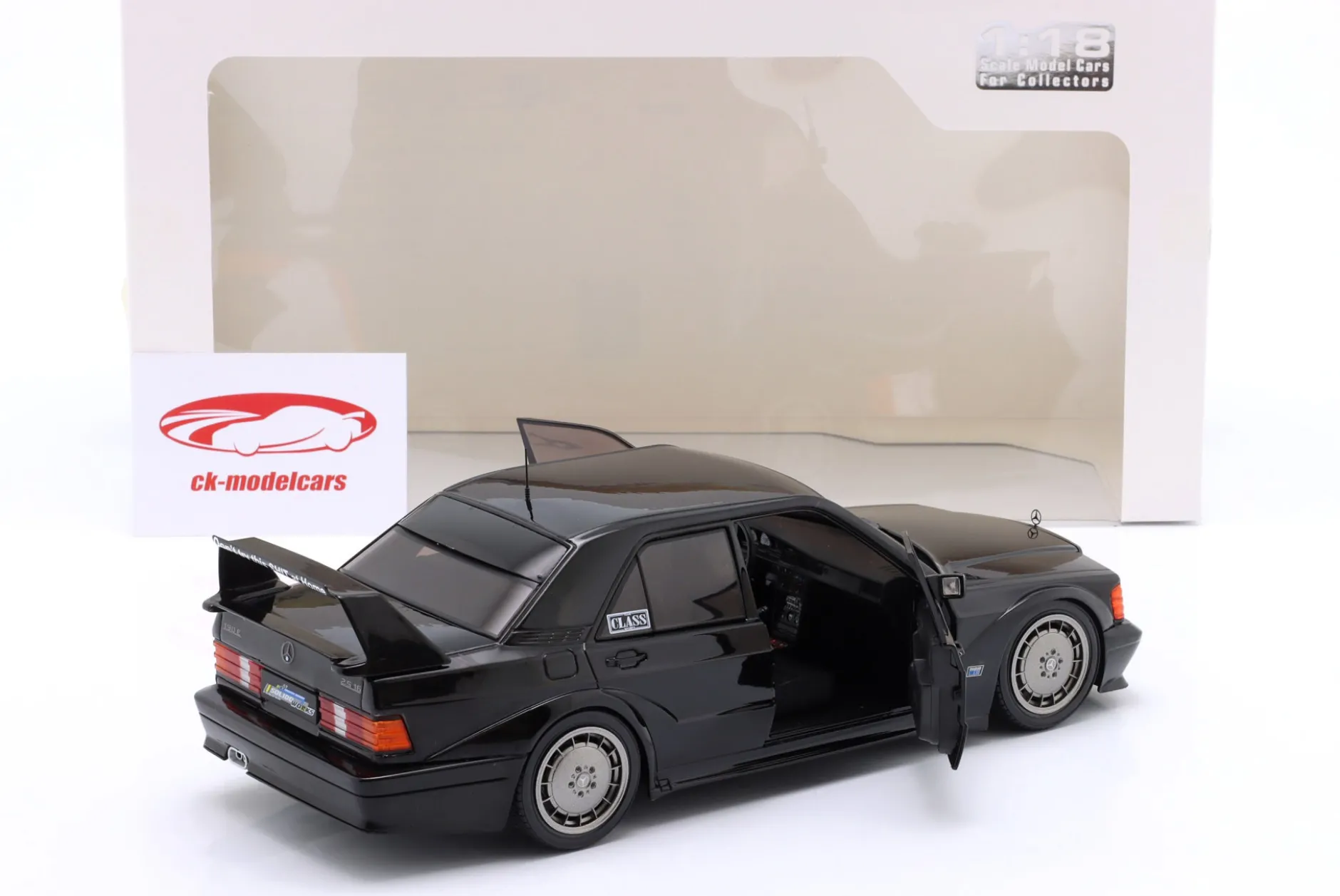 Mercedes-Benz MB 190 (W201) EVO II Baujahr 1990 schwarz 1:18 Solido