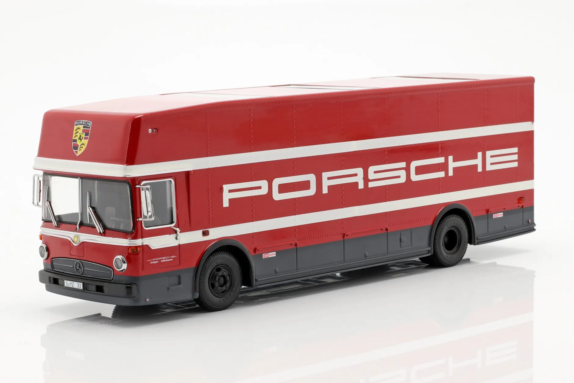 Mercedes-Benz O 317 Renntransporter Porsche Motorsport rot 1:43 Schuco