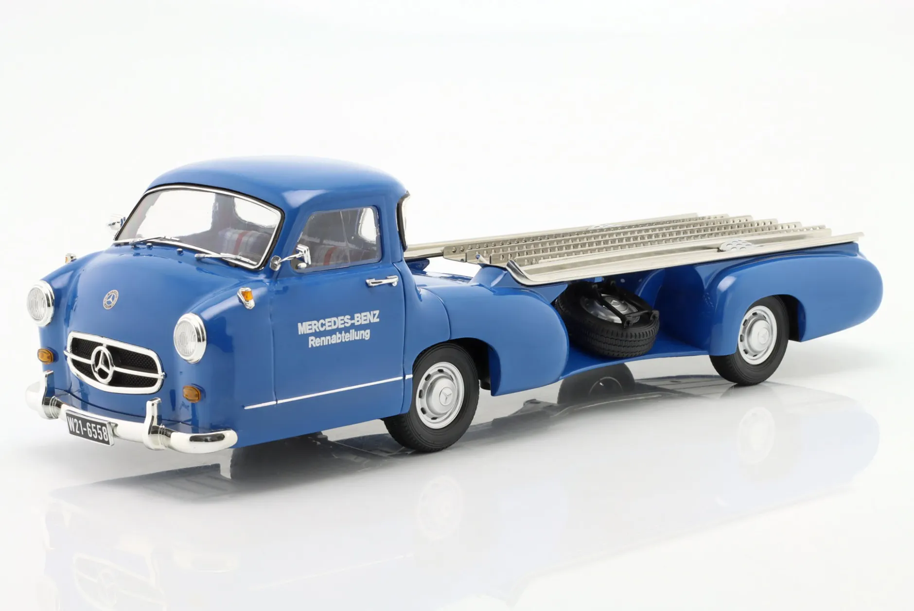 Mercedes-Benz Renntransporter Das blaue Wunder Baujahr 1955 blau 1:18 WERK83