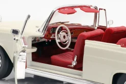 Mercedes-Benz 280 SE Baujahr 1967 cremeweiß 1:18 Maisto