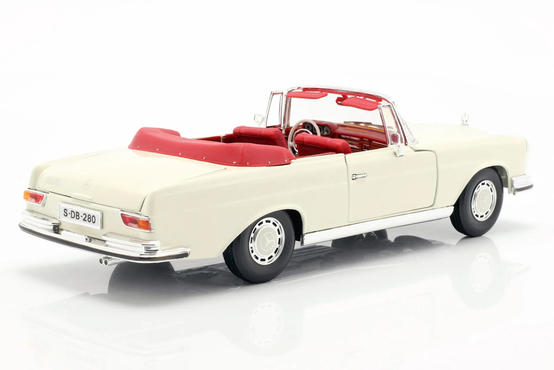 Mercedes-Benz 280 SE Baujahr 1967 cremeweiß 1:18 Maisto