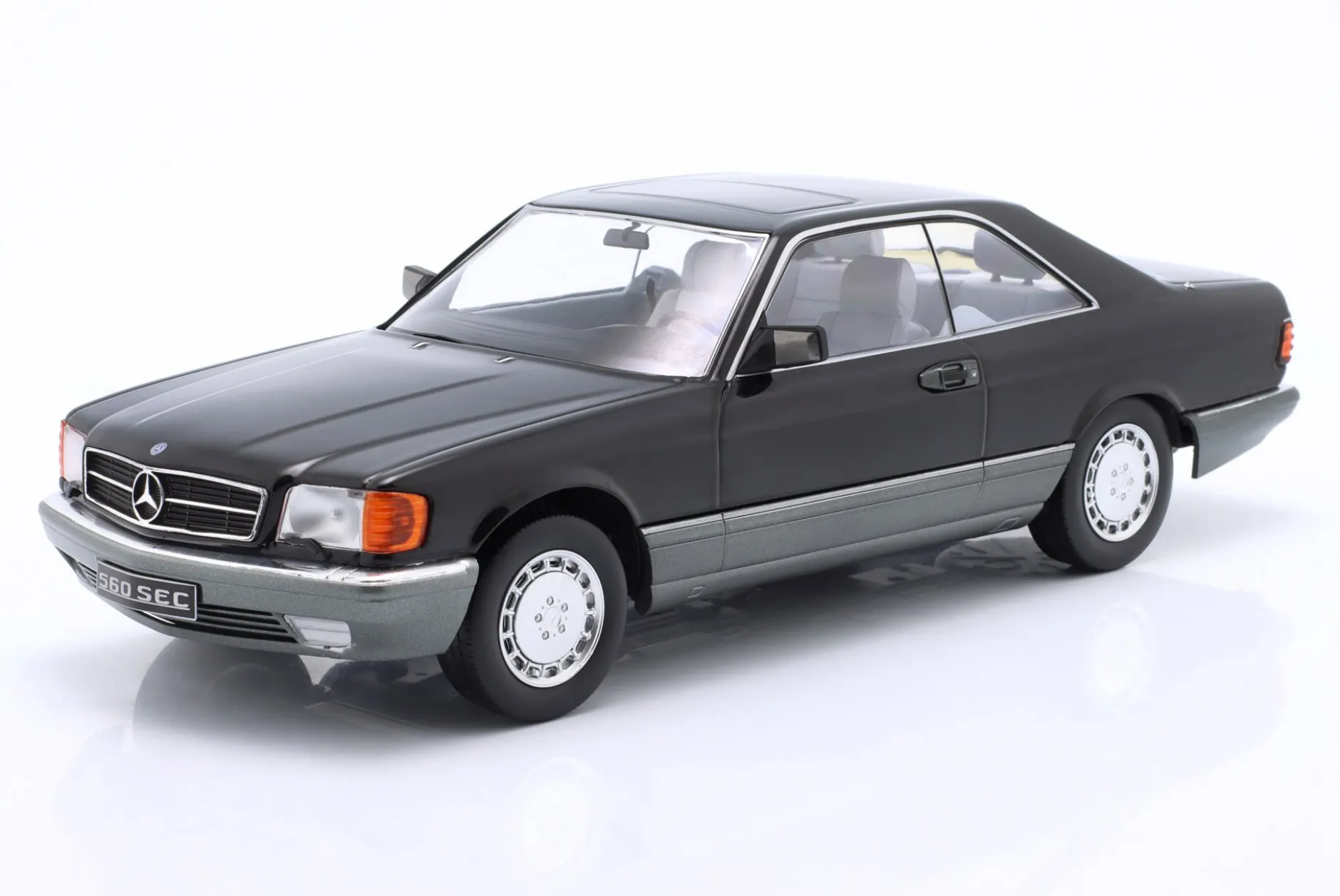 Mercedes-Benz 500 SEC (C126) Baujahr 1985 schwarz 1:18 KK-Scale