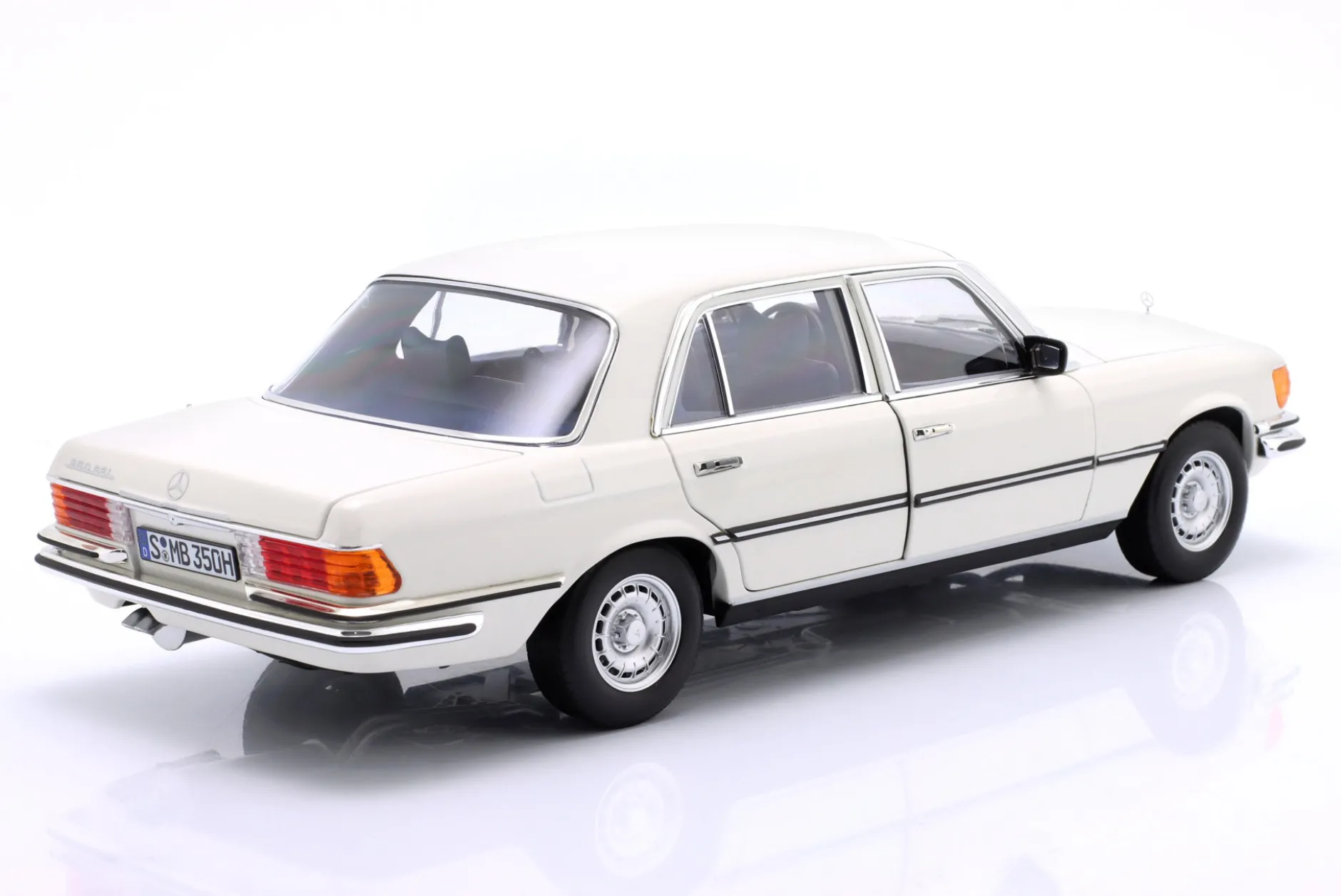 Mercedes-Benz 350 SEL (W116) Baujahr 1973-1980 weiß 1:18 Norev