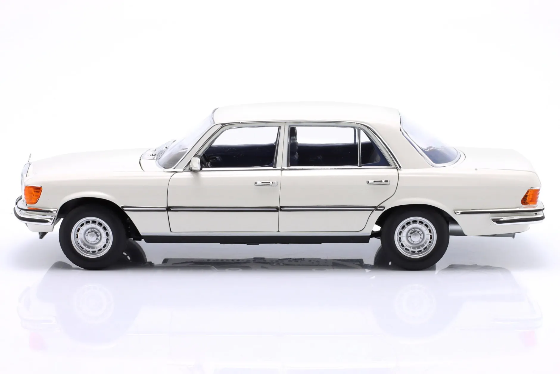 Mercedes-Benz 350 SEL (W116) Baujahr 1973-1980 weiß 1:18 Norev