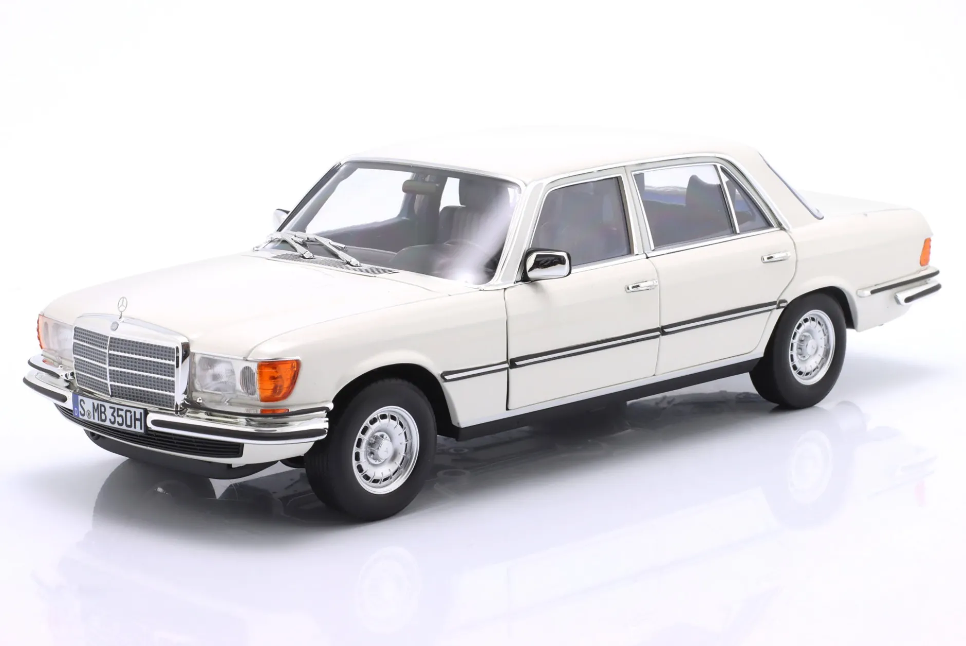 Mercedes-Benz 350 SEL (W116) Baujahr 1973-1980 weiß 1:18 Norev