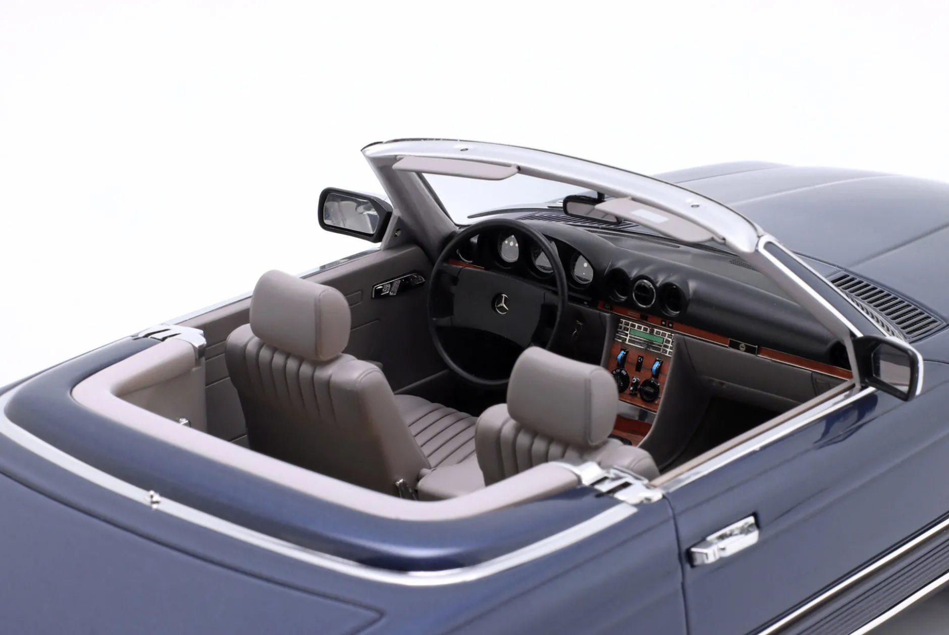 Mercedes-Benz 380SL Cabriolet (R107) Baujahr 1983 blau metallic 1:12 Matrix