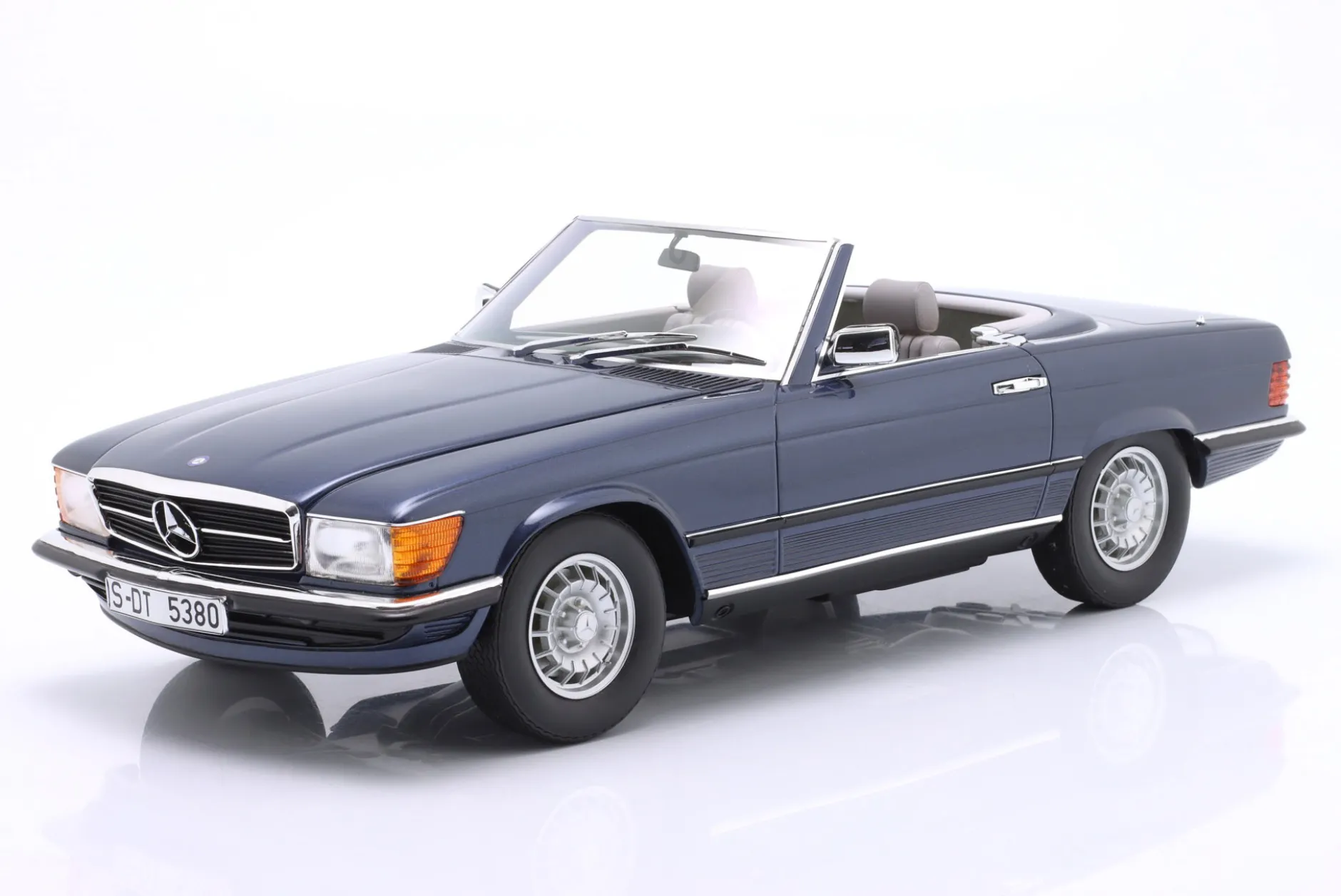 Mercedes-Benz 380SL Cabriolet (R107) Baujahr 1983 blau metallic 1:12 Matrix