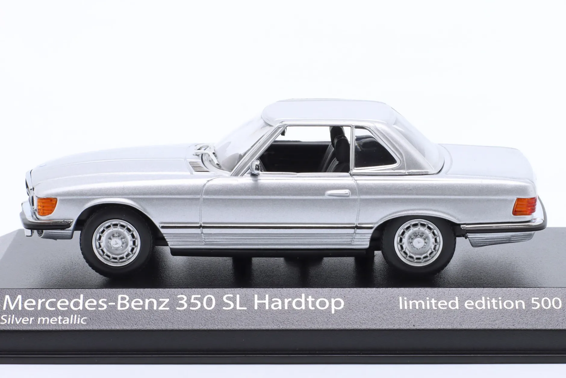 Mercedes-Benz 350 SL (R107) Hardtop Baujahr 1974 silber metallic 1:43 Minichamps