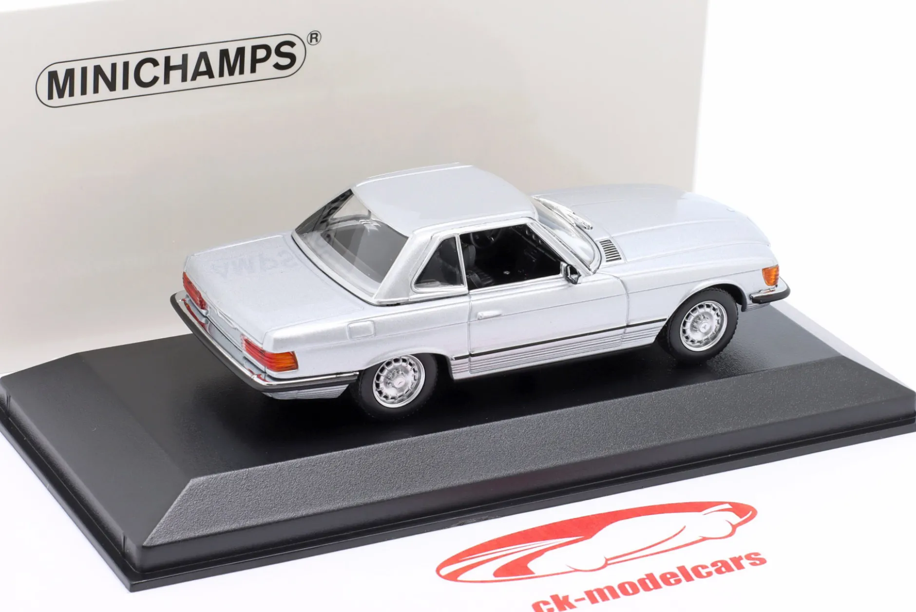 Mercedes-Benz 350 SL (R107) Hardtop Baujahr 1974 silber metallic 1:43 Minichamps