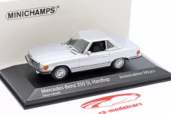 Mercedes-Benz 350 SL (R107) Hardtop Baujahr 1974 silber metallic 1:43 Minichamps
