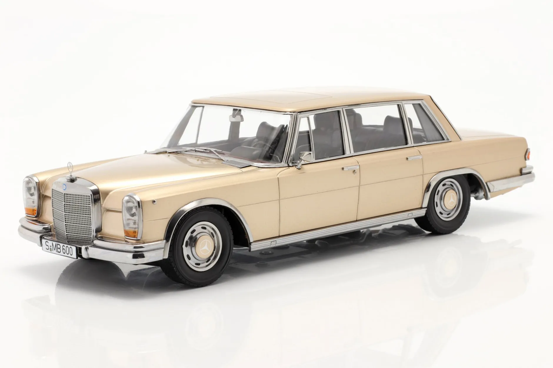 Mercedes-Benz 600 SWB (W100) Baujahr 1963 hellgold metallic 1:18 KK-Scale