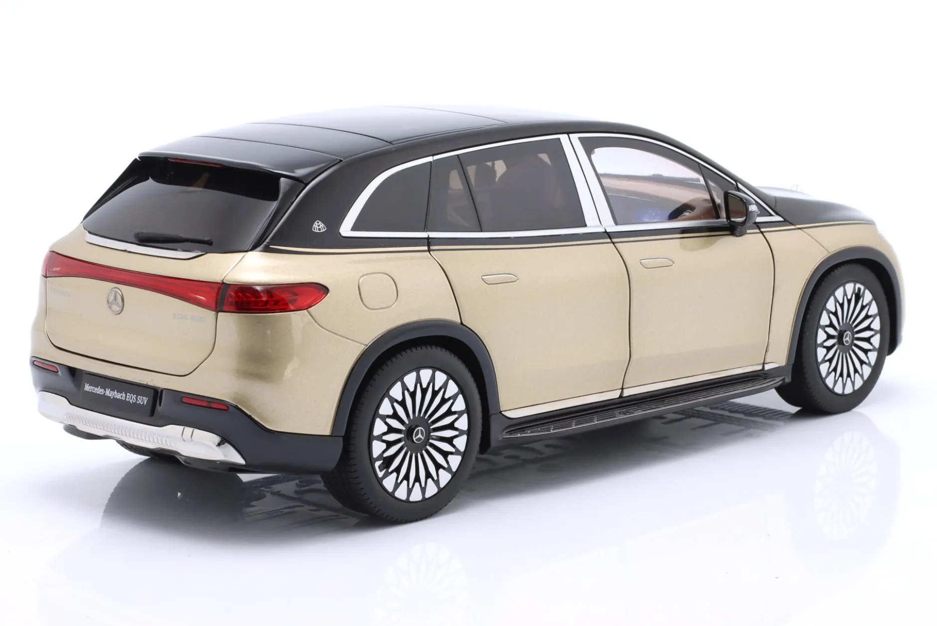 Mercedes-Maybach EQS 680 SUV (Z296) 2024 obsidianschwarz / kalaharigold metallic 1:18 NZG