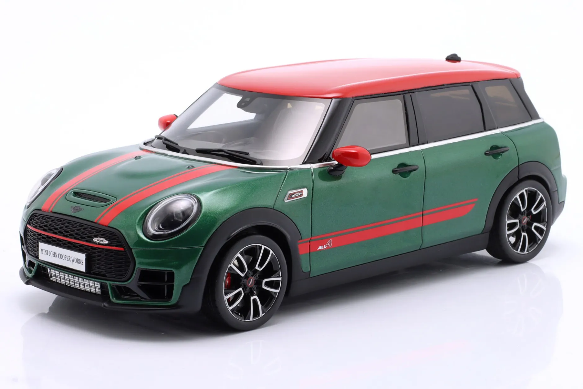 Mini Clubman (F54) JCW Baujahr 2021 britisch grün 1:18 OttOmobile