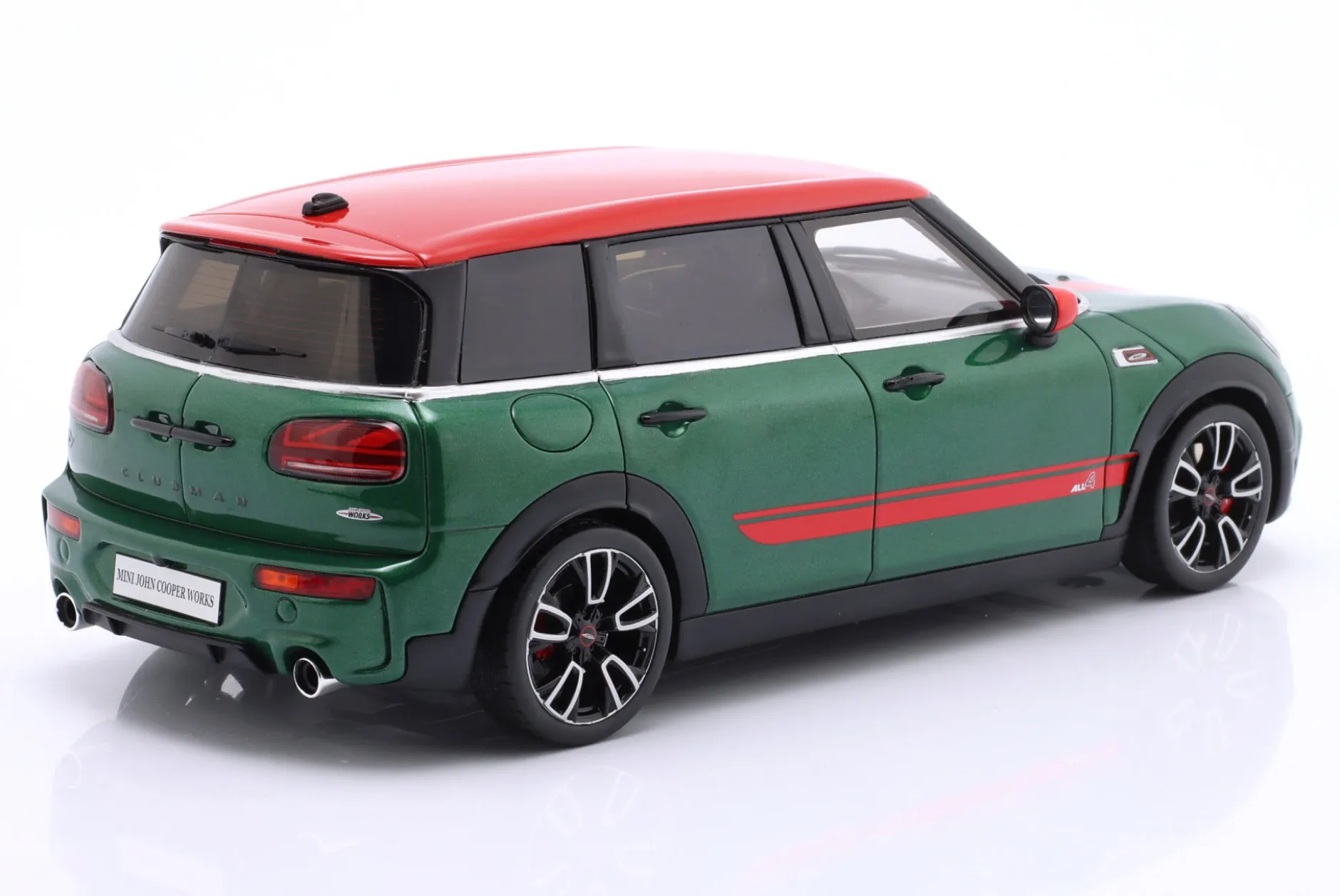 Mini Clubman (F54) JCW Baujahr 2021 britisch grün 1:18 OttOmobile