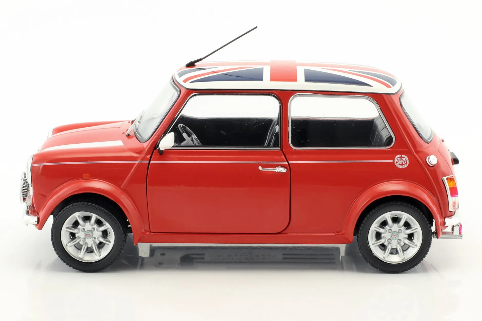 Mini Cooper 1.3i Sport Pack Baujahr 1997 rot mit Union Jack 1:18 Solido