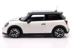 Mini Cooper S Baujahr 2025 weiß metallic 1:18 OttOmobile