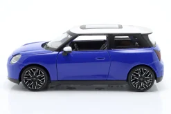 Mini Cooper SE (J01) blau / weiß 1:24 Maisto