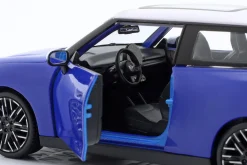 Mini Cooper SE (J01) blau / weiß 1:24 Maisto