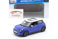 Mini Cooper SE (J01) blau / weiß 1:24 Maisto