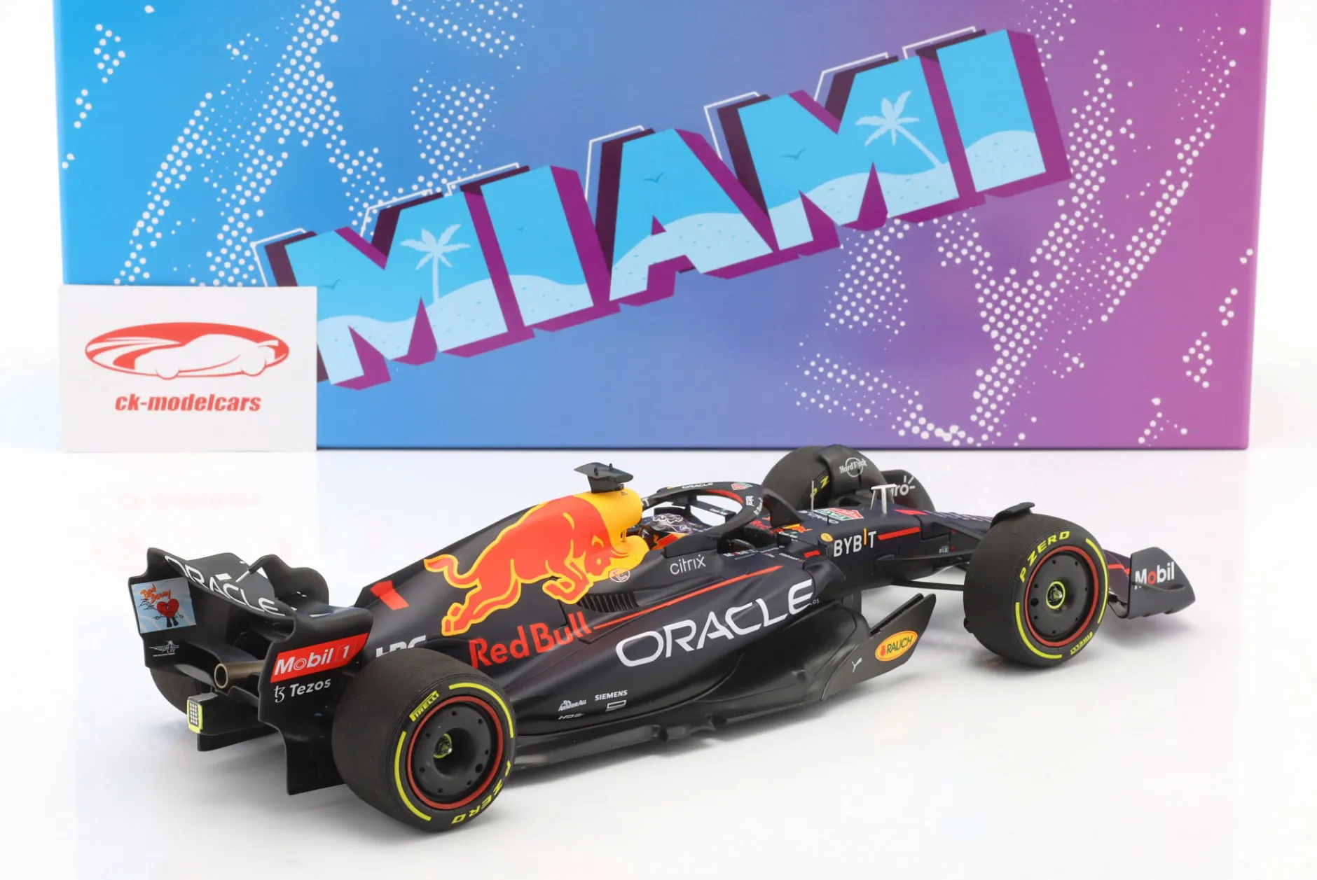 M. Verstappen Red Bull RB18 #1 Sieger Miami GP Formel 1 Weltmeister 2022 1:18 Minichamps