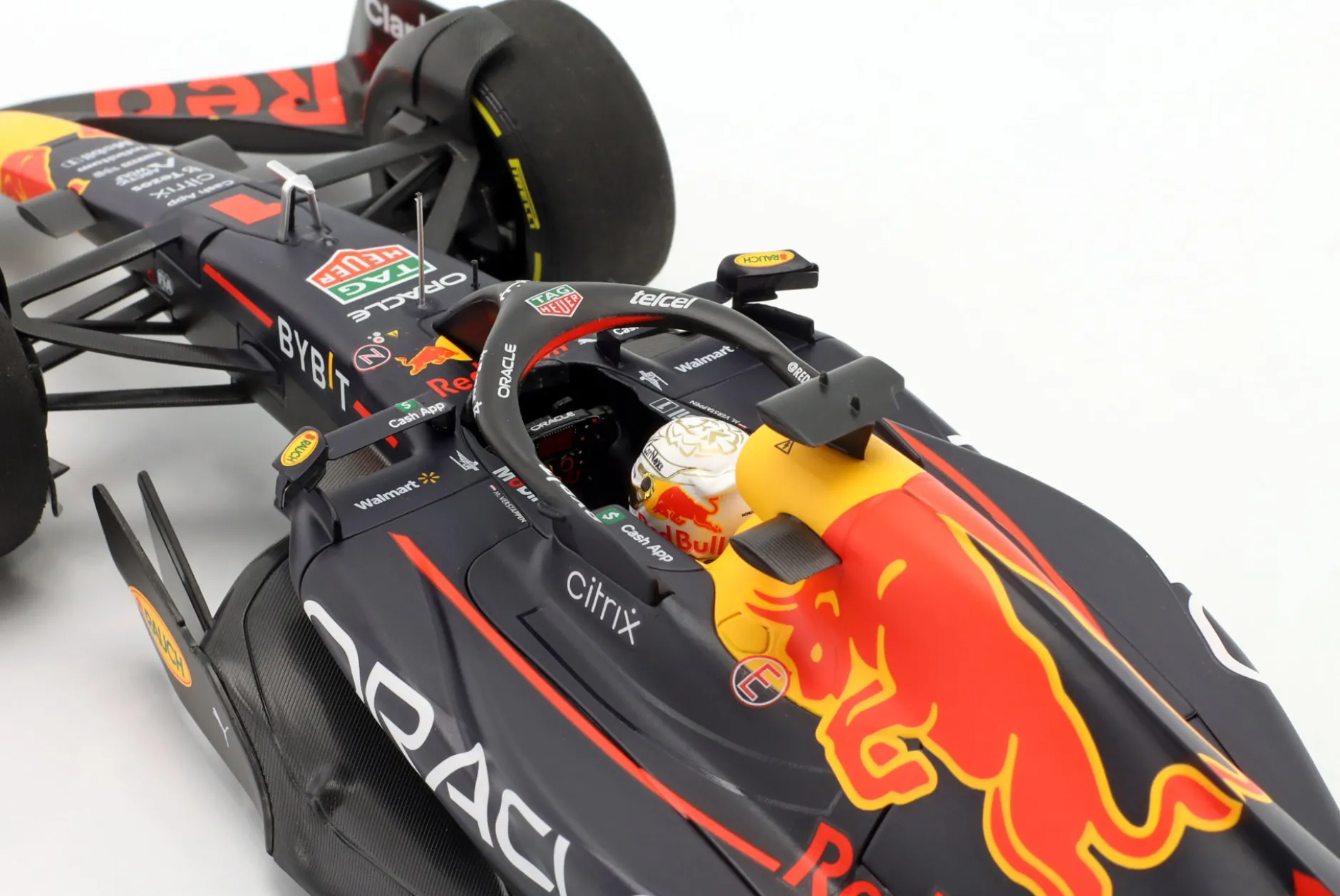 M. Verstappen Red Bull RB18 #1 Sieger Saudi Arabien Formel 1 Weltmeister 2022 1:18 Minichamps