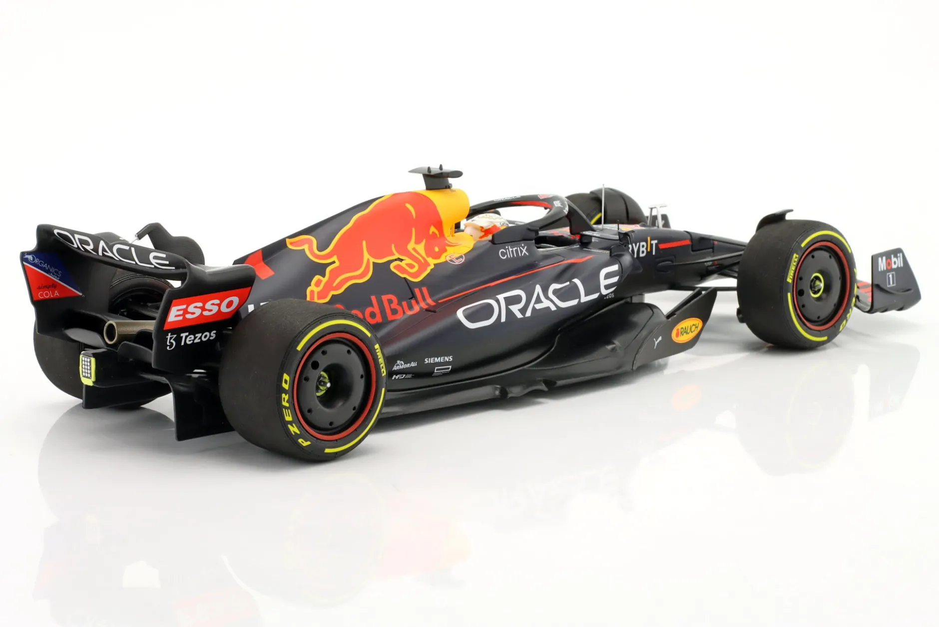 M. Verstappen Red Bull RB18 #1 Sieger Saudi Arabien Formel 1 Weltmeister 2022 1:18 Minichamps