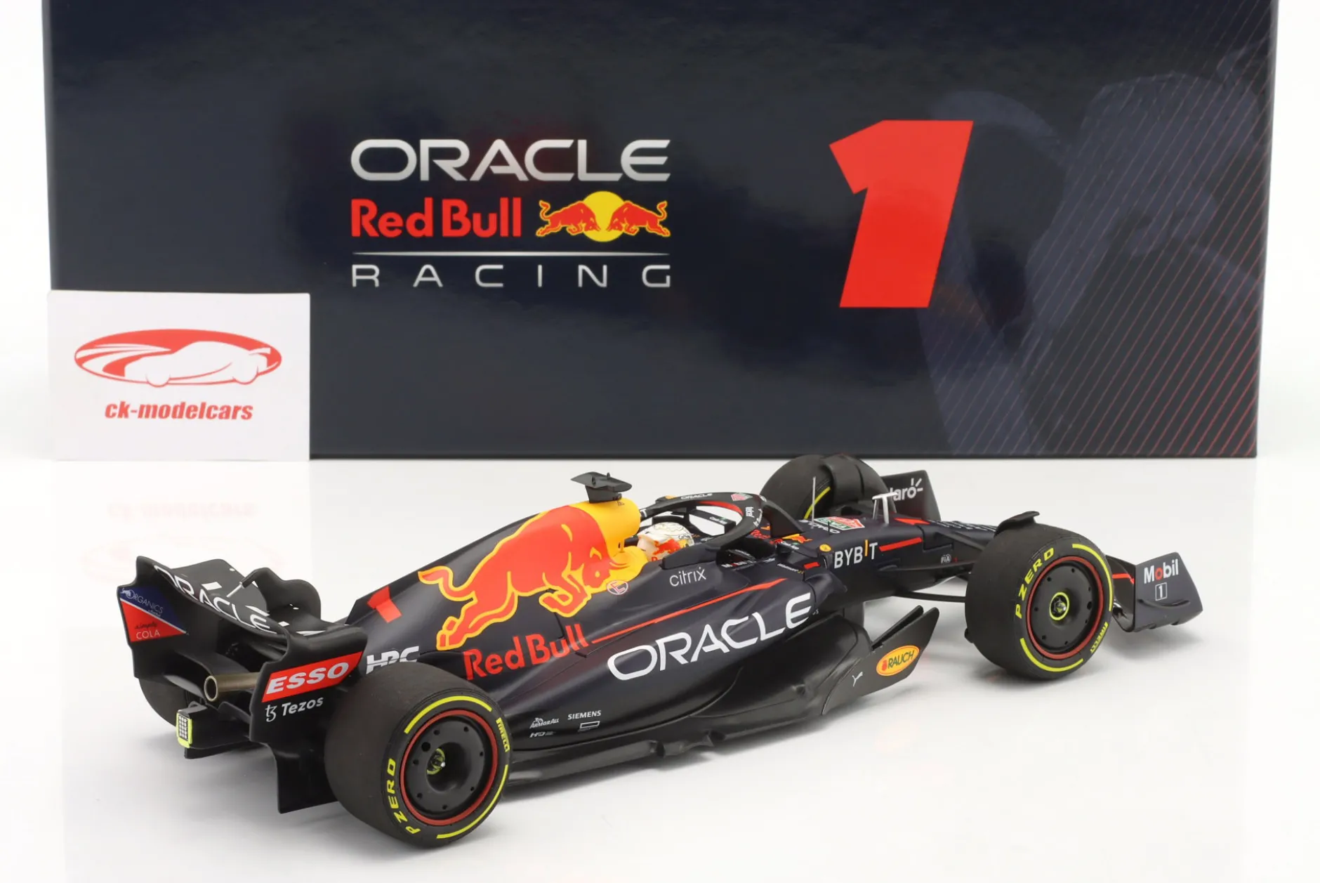 M. Verstappen Red Bull RB18 #1 Sieger Saudi Arabien Formel 1 Weltmeister 2022 1:18 Minichamps