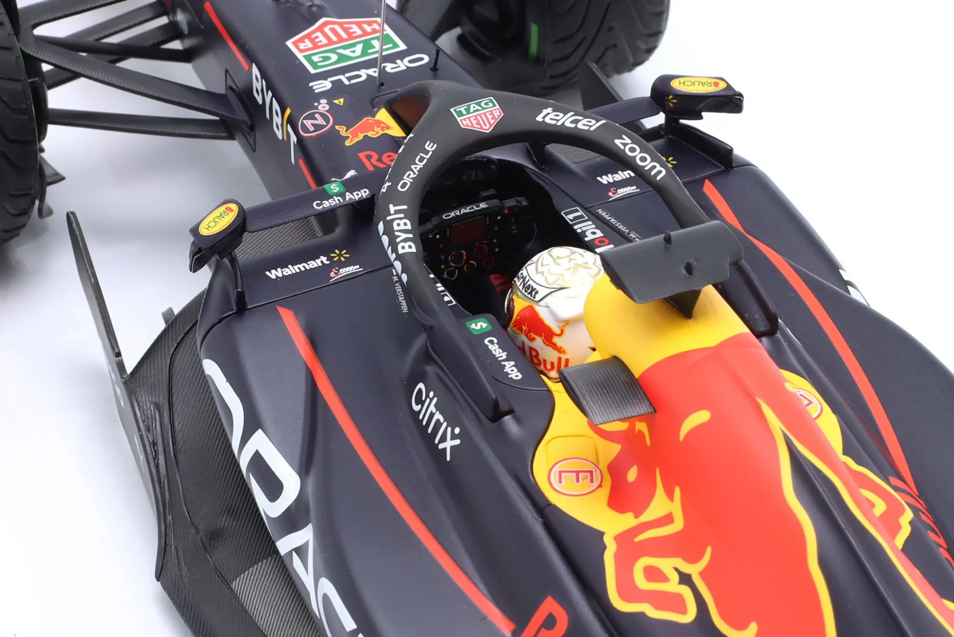 M Verstappen Red Bull RB18 #1 Sieger Japan GP Formel 1 Weltmeister 2022 1:18 Minichamps