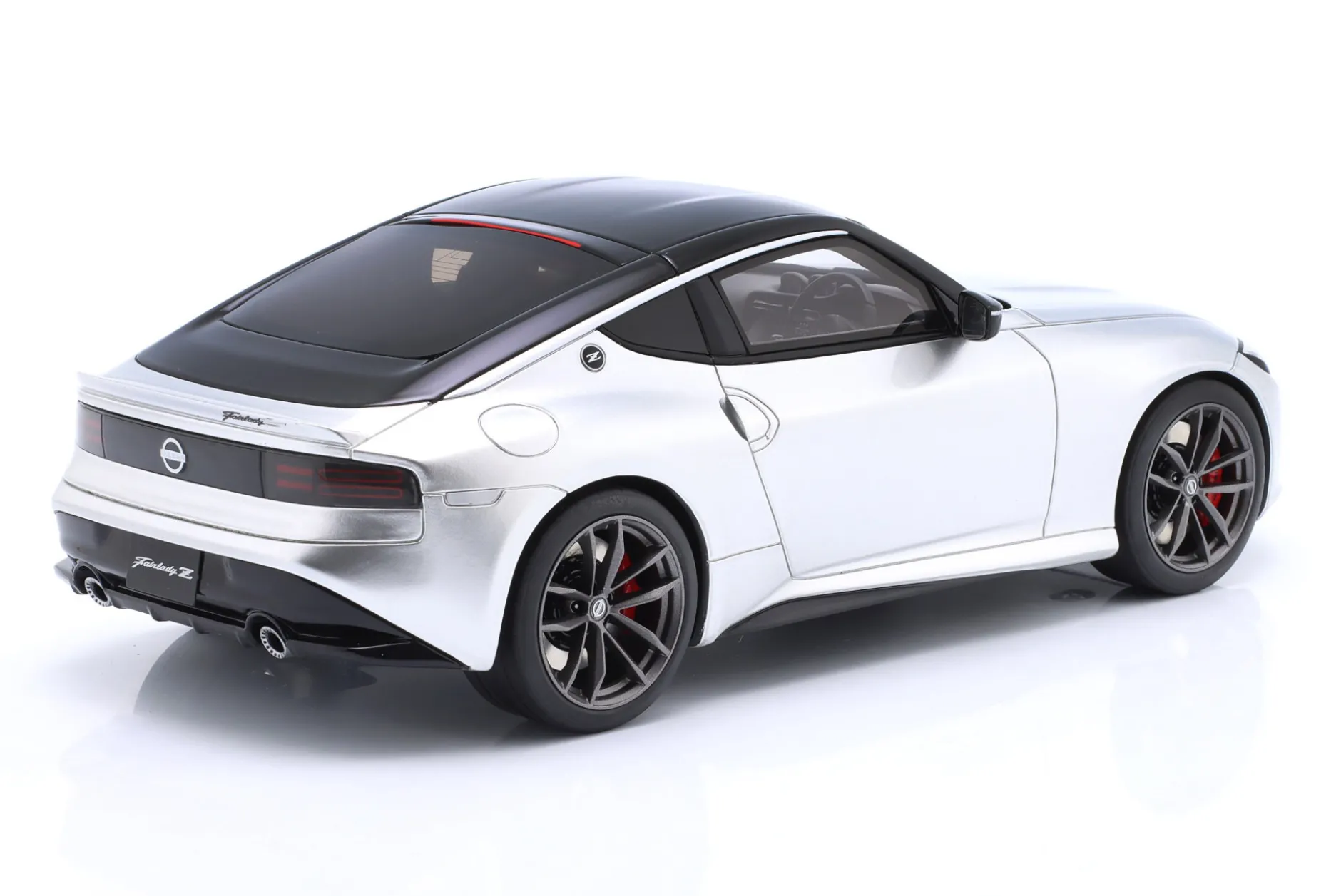 Nissan Fairlady Z Coupe Baujahr 2023 silber 1:18 Kyosho