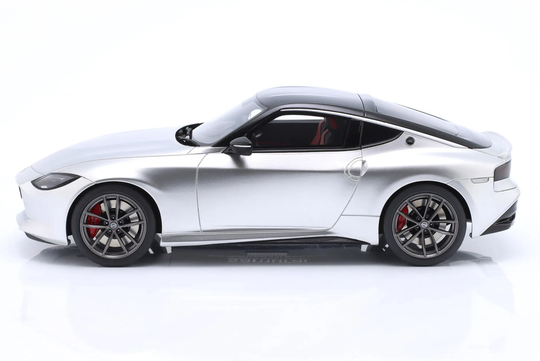 Nissan Fairlady Z Coupe Baujahr 2023 silber 1:18 Kyosho