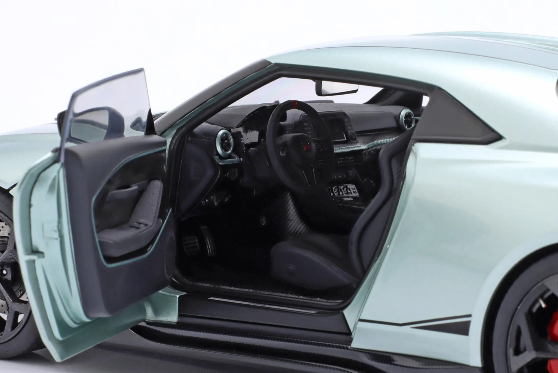 Nissan GT-R50 by Italdesign grün metallic / schwarz 1:18 AUTOart