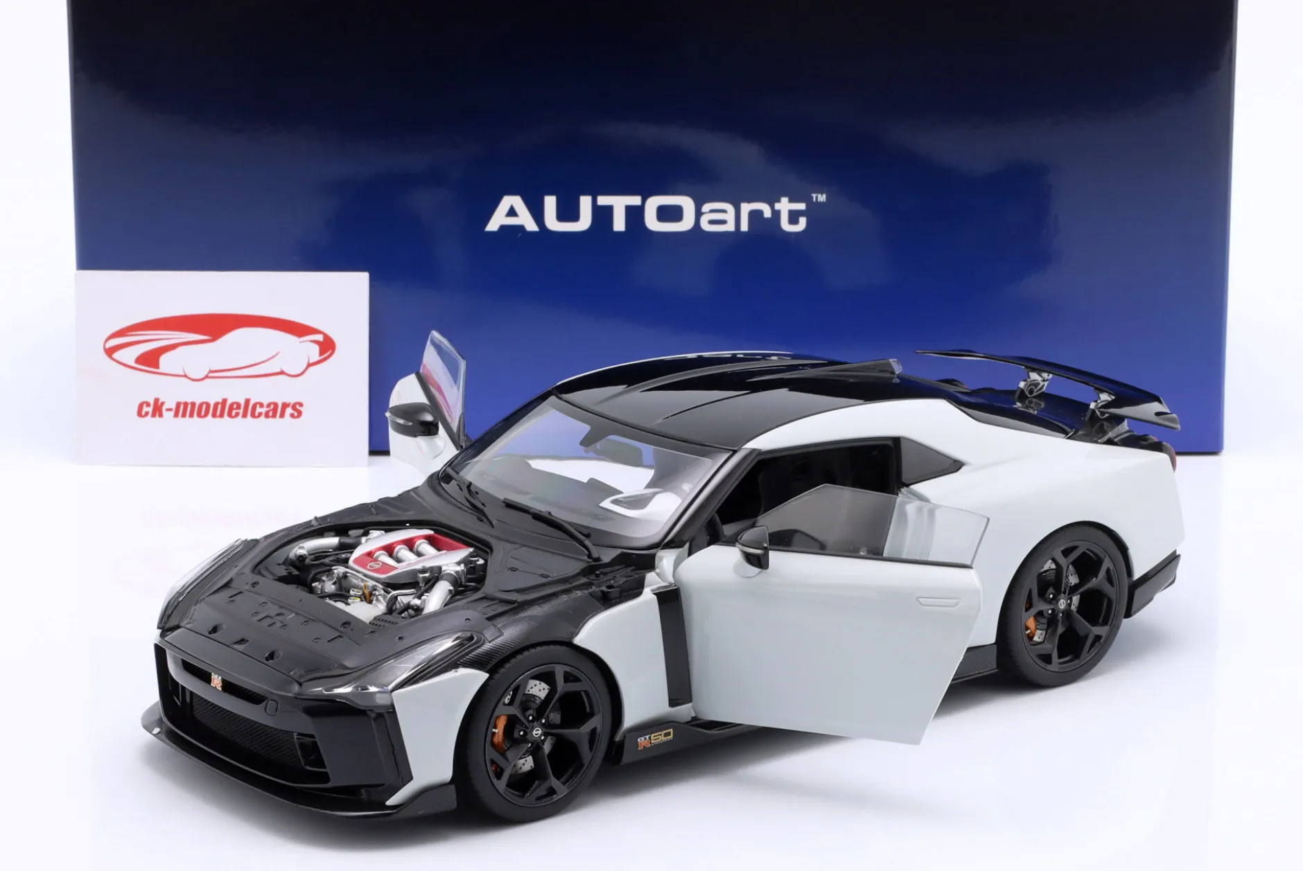 Nissan GT-R50 by Italdesign 2020 weiß metallic / schwarz 1:18 AUTOart