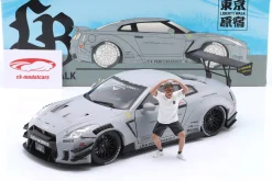 Nissan GT-R (R35) LBWK Bodykit Type 2.0 2024 mattgrau mit Figur 1:18 Solido