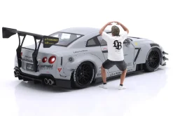 Nissan GT-R (R35) LBWK Bodykit Type 2.0 2024 mattgrau mit Figur 1:18 Solido