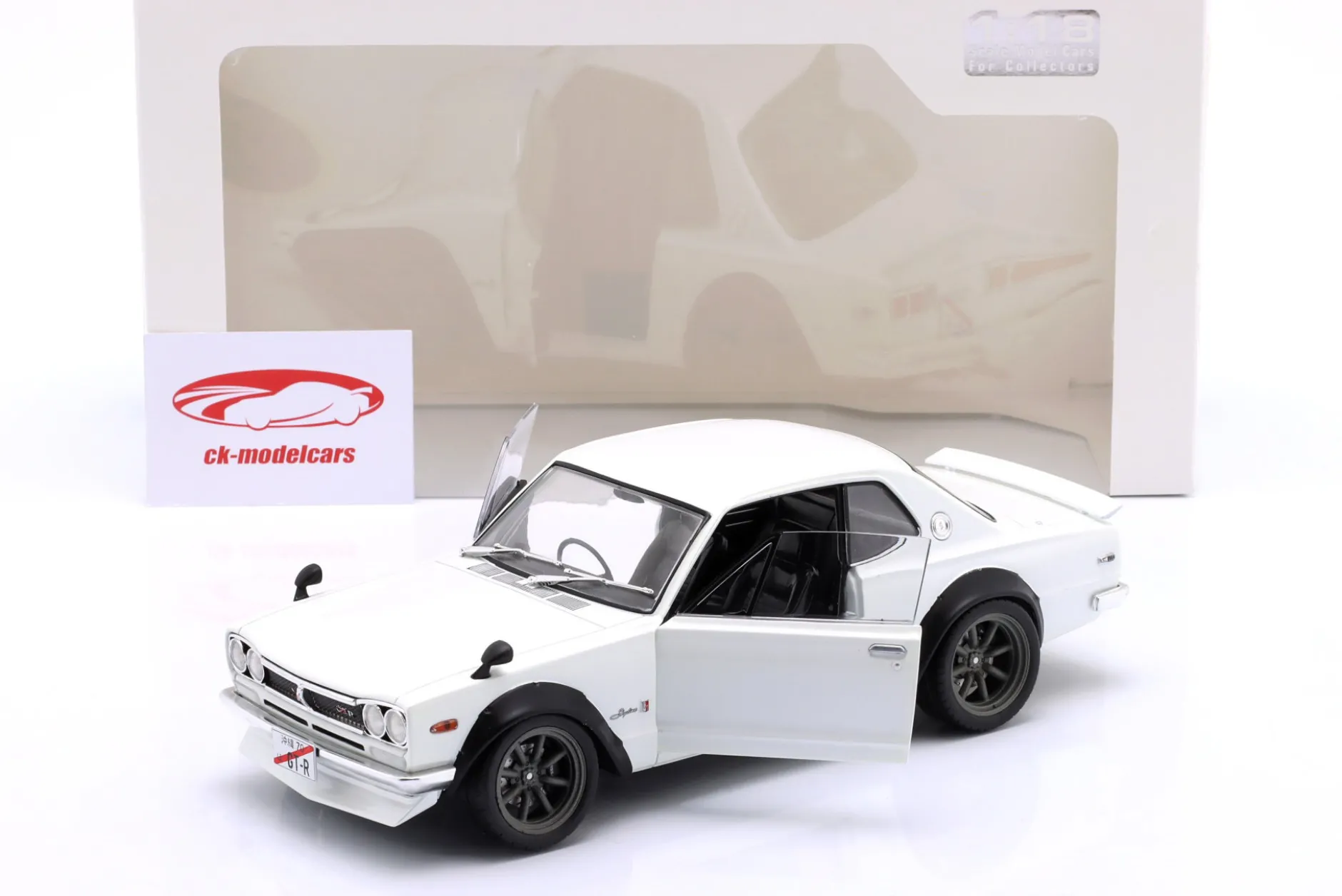 Nissan Skyline (C10) Hakosuka Solido Works 1970 perlweiß 1:18 Solido