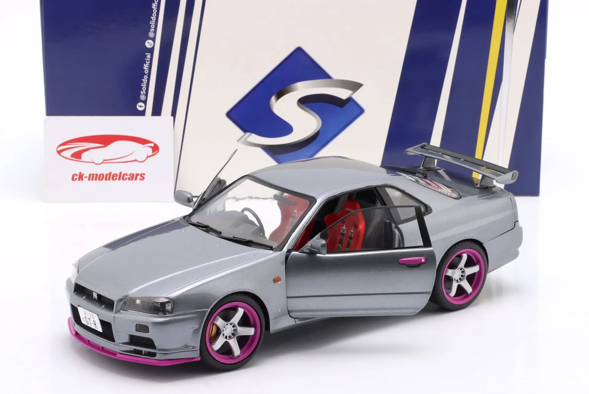 Nissan Skyline GT-R (R34) Baujahr 1999 silbergrau metallic / lila 1:18 Solido