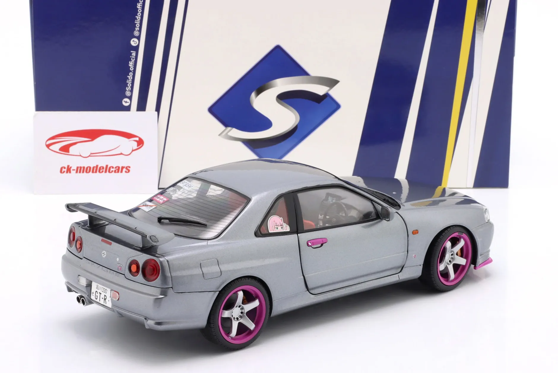 Nissan Skyline GT-R (R34) Baujahr 1999 silbergrau metallic / lila 1:18 Solido